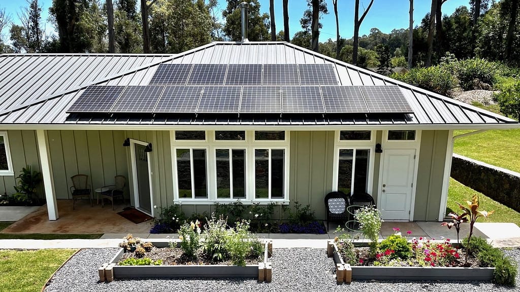 house with solar roof installed on Maui